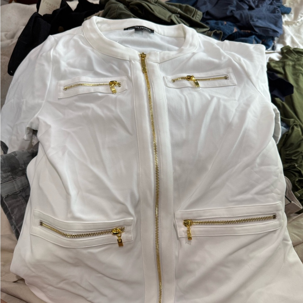 Boston Proper White and Gold Blouse with Minimalist Design